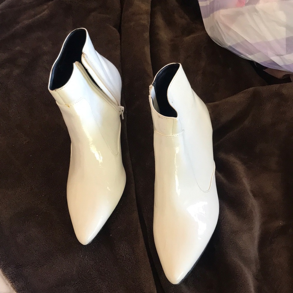 Cute white leather booties!